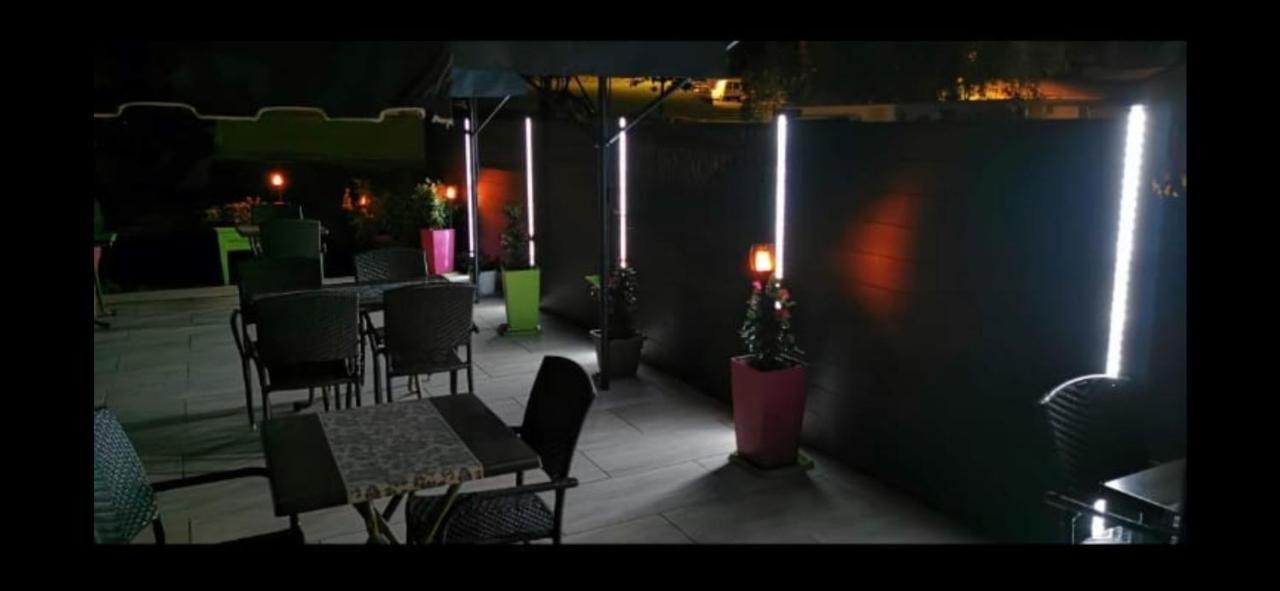Hotel Le Bambi Baume-les-Dames Exteriér fotografie